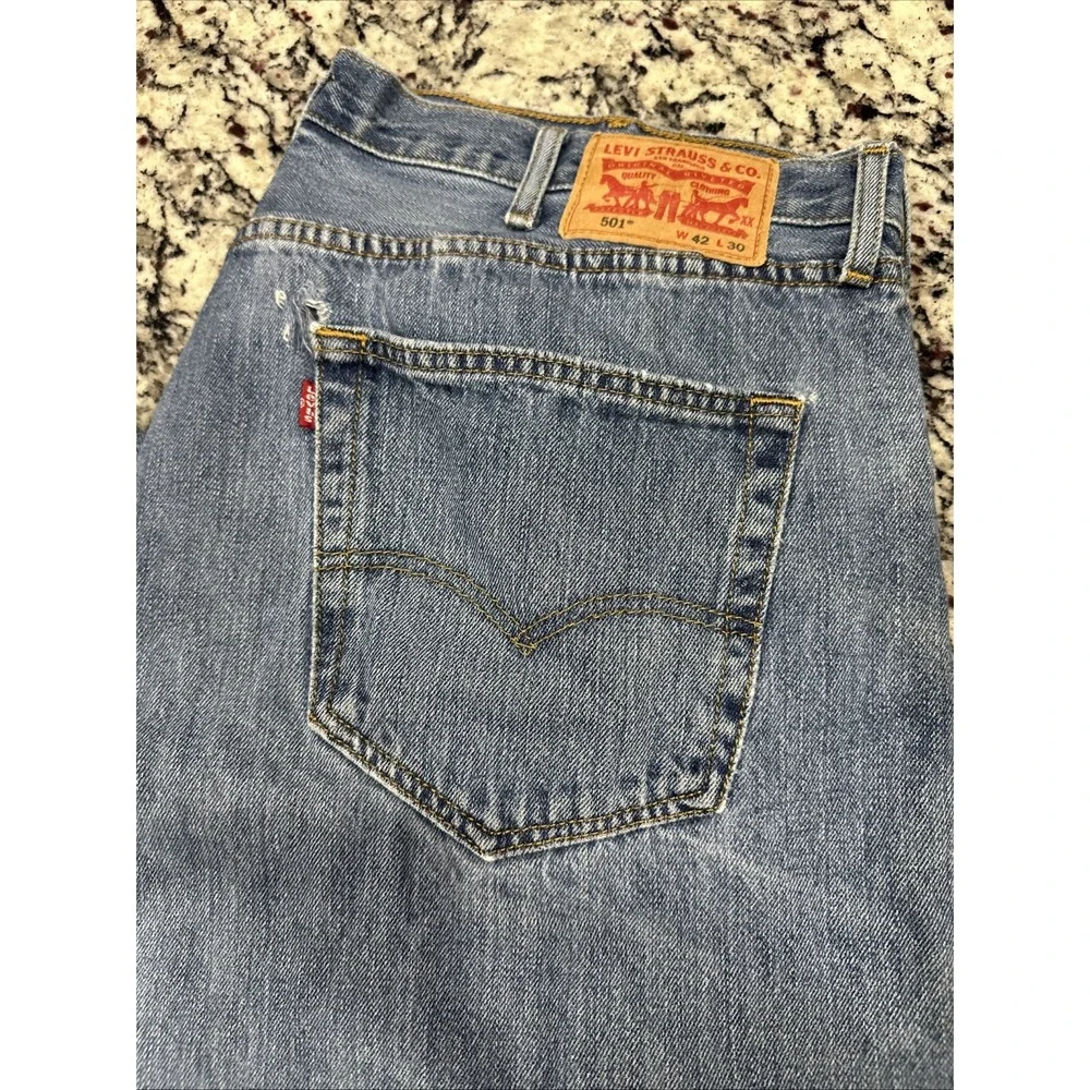 Levi's 501 Button Fly Jeans‎ Men's Size 42x30 Medium Wash Destressed